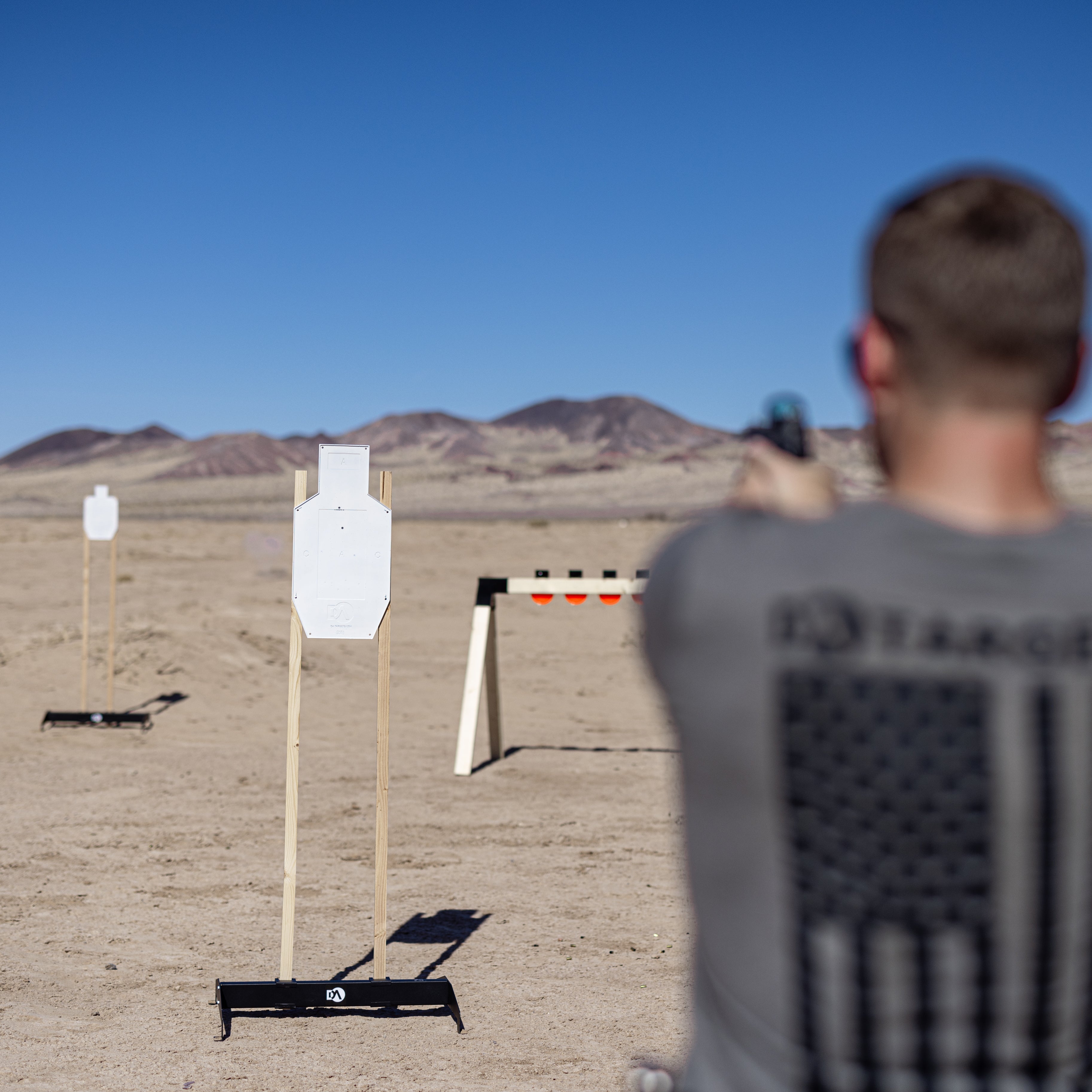 Adjustable Target Stand lightweight and compact, ideal for transport and versatile shooting situations.